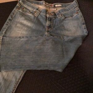 OLD NAVY VINTAGE DENIM CROP JEANS.